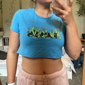 Cropped (cut) Levi’s Tee